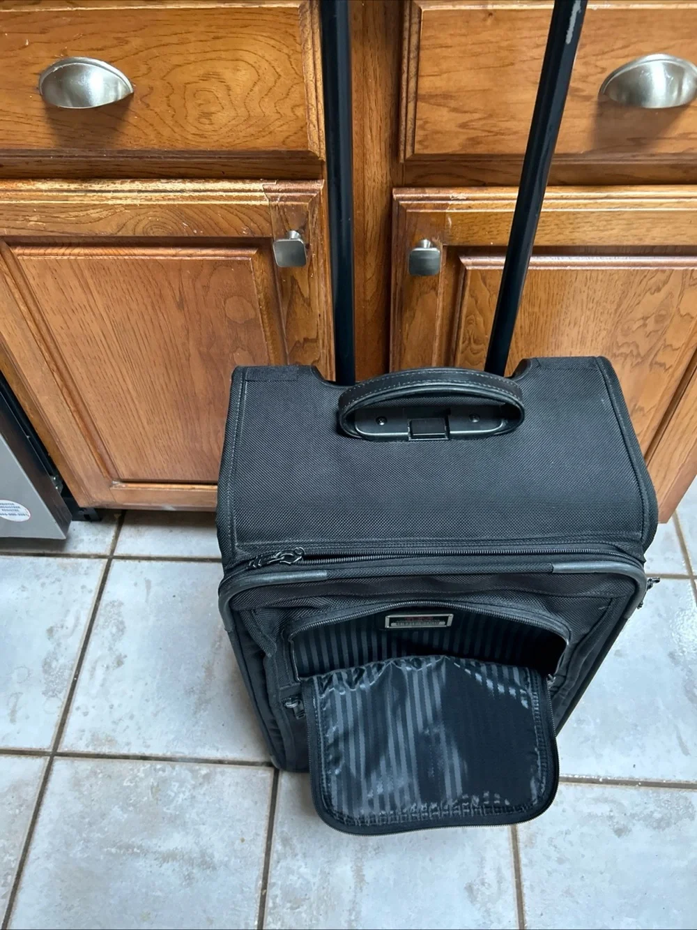 Tumi Alpha Black Wheeled International Carry On Luggage Travel Suitcase  22x14x9